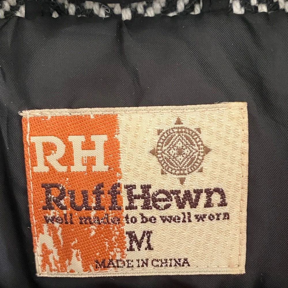 Black and White Toggle Puffer Vest - Picture 2 of 4